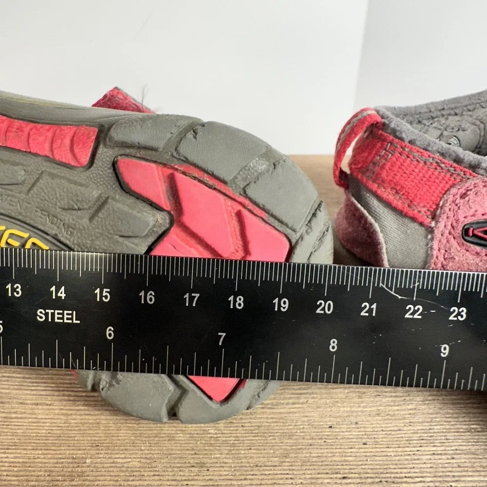Keen Newport H2 Waterproof Sport Sandals Youth 13 Outdoor Hiking Fisherman Pink